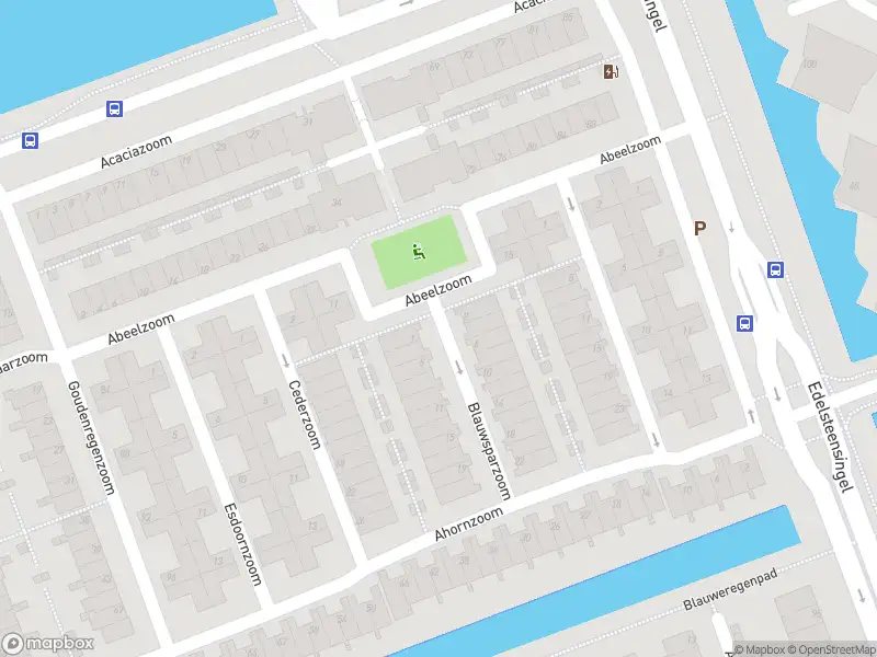 Ambulance met grote spoed naar de Blauwsparzoom in Zoetermeer