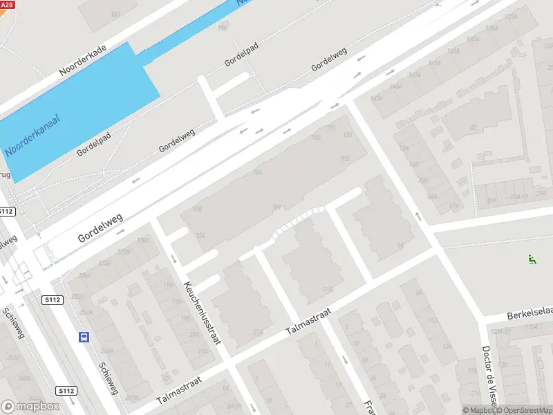 Ambulance met grote spoed naar de Anna van Westrienenstraat in Rotterdam