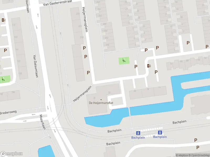 Ambulance met grote spoed naar de Heijermansplein in Schiedam