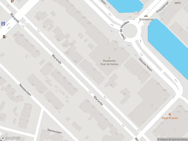 Ambulance met grote spoed naar de Over de Vesten in Schiedam