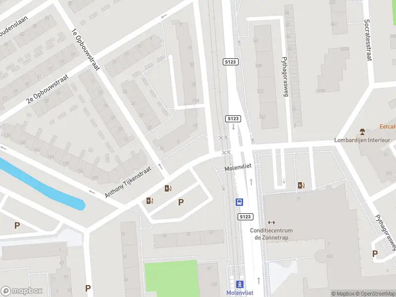 Ambulance met grote spoed naar de Molenvliet in Rotterdam