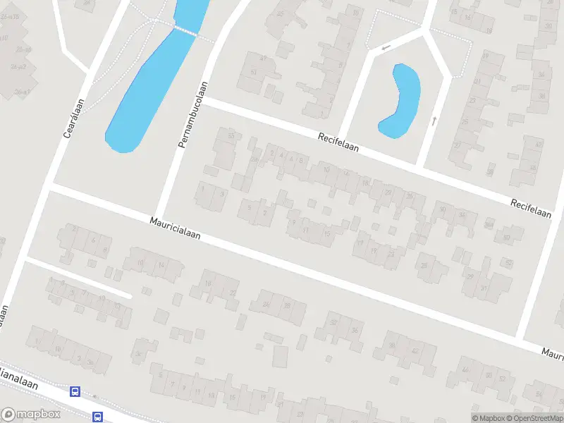 Ambulance met grote spoed naar de Ter Hoffsteedeweg in Overveen