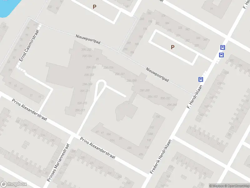 Ambulance met grote spoed naar de Prins Alexanderstraat in Alkmaar
