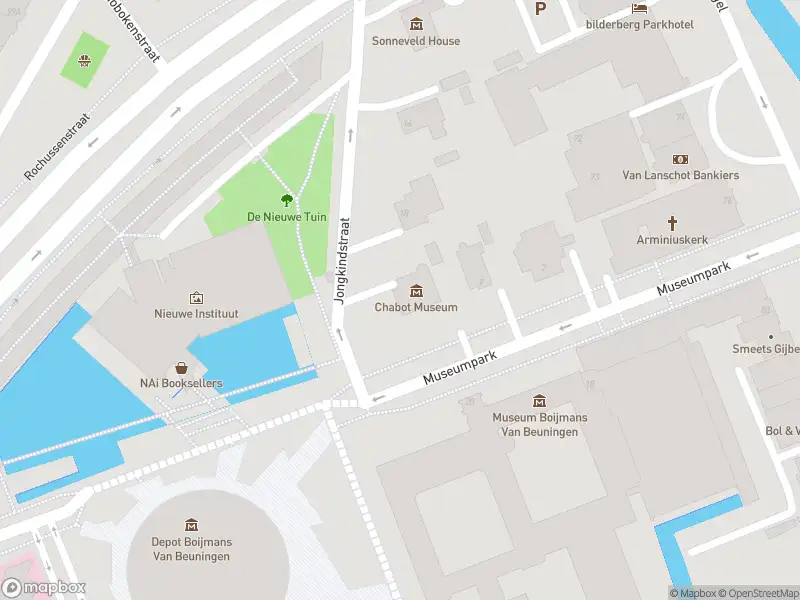 Ambulance met gepaste spoed naar de Museumpark in Rotterdam