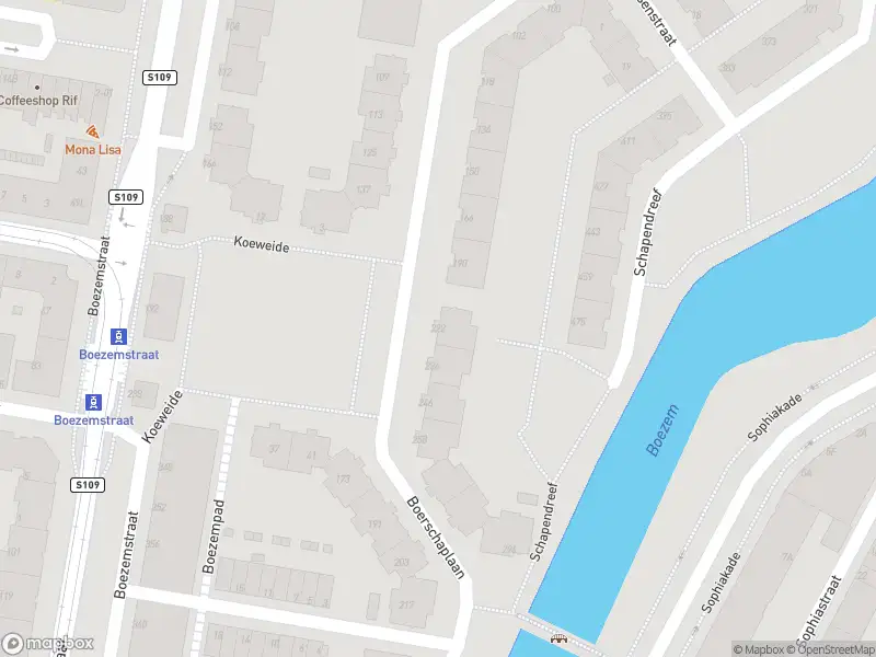 Ambulance met grote spoed naar de Boerschaplaan in Rotterdam