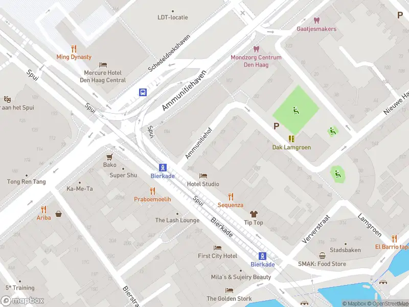 Ambulance met grote spoed naar de Ammunitiehof in 's-Gravenhage