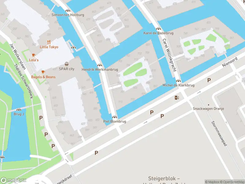 Brandweer met gepaste spoed naar de Charley Tooropgracht in Diemen