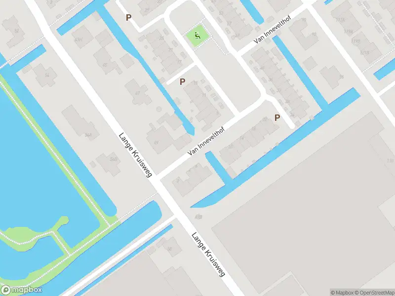 Ambulance met grote spoed naar de Van Innevelthof in Maasdijk