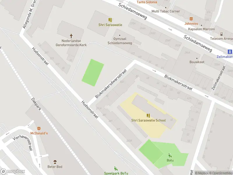 Ambulance met grote spoed naar de Blokmakersdwarsstraat in Rotterdam