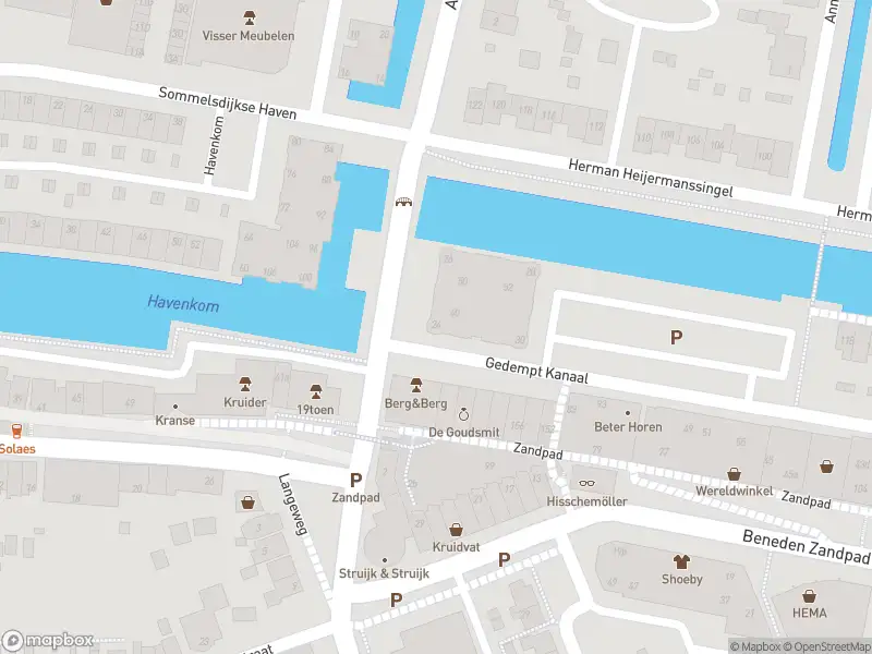 Ambulance met gepaste spoed naar de Gedempt Kanaal in Middelharnis