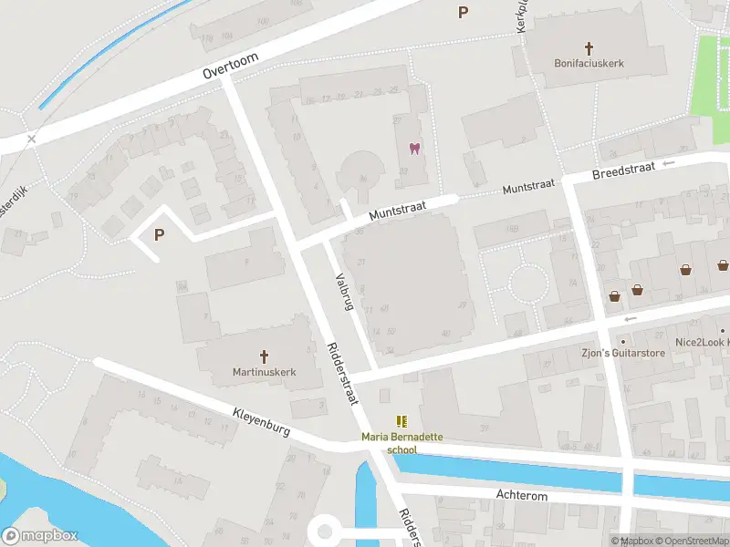 Ambulance met grote spoed naar de Valbrug in Medemblik