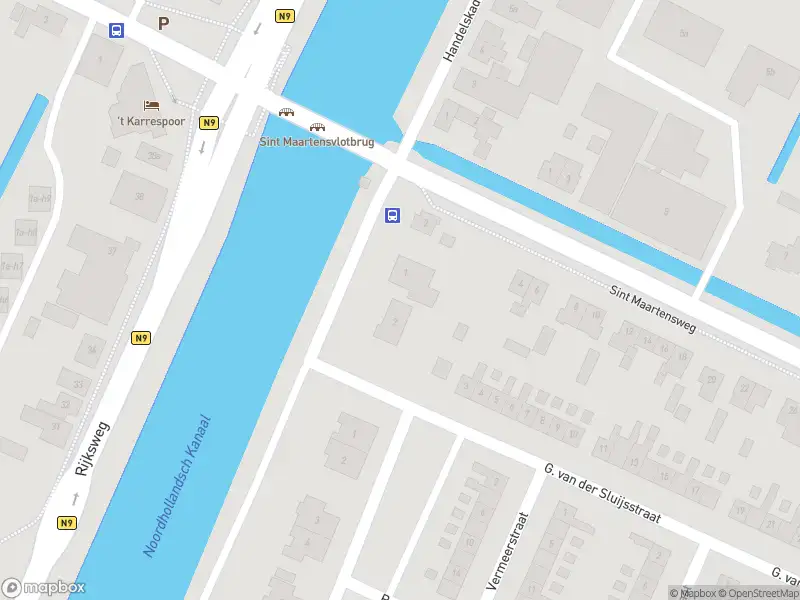 Ambulance met gepaste spoed naar de Gerrit van der Sluijsstraat in Sint Maartensvlotbrug