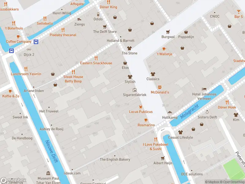 Ambulance met gepaste spoed naar de Oude Langendijk in Delft