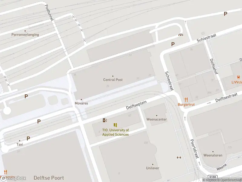 Ambulance met grote spoed naar de Delftseplein in Rotterdam