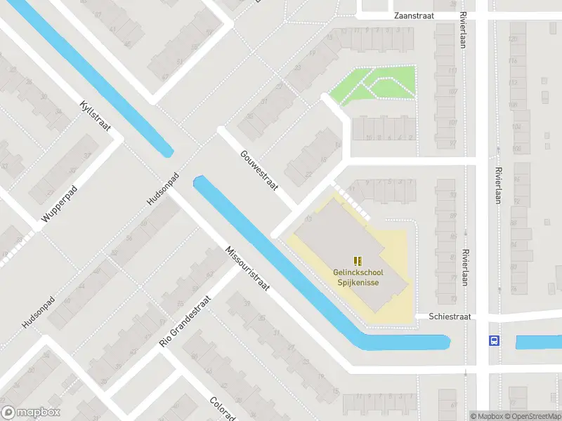 Ambulance met gepaste spoed naar de Rivierlaan in Spijkenisse