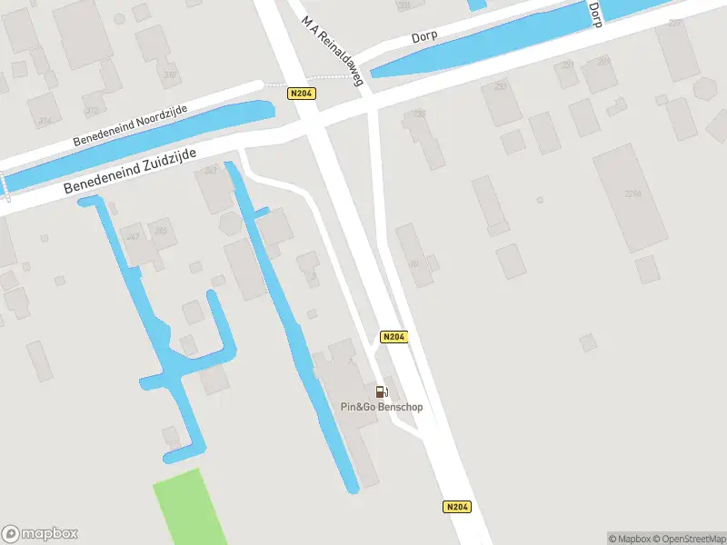 Politie naar de M A Reinaldaweg in Benschop vanwege voertuigen te water
