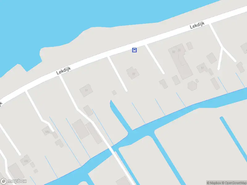 Ambulance met gepaste spoed naar de Lekdijk in Nieuw-Lekkerland