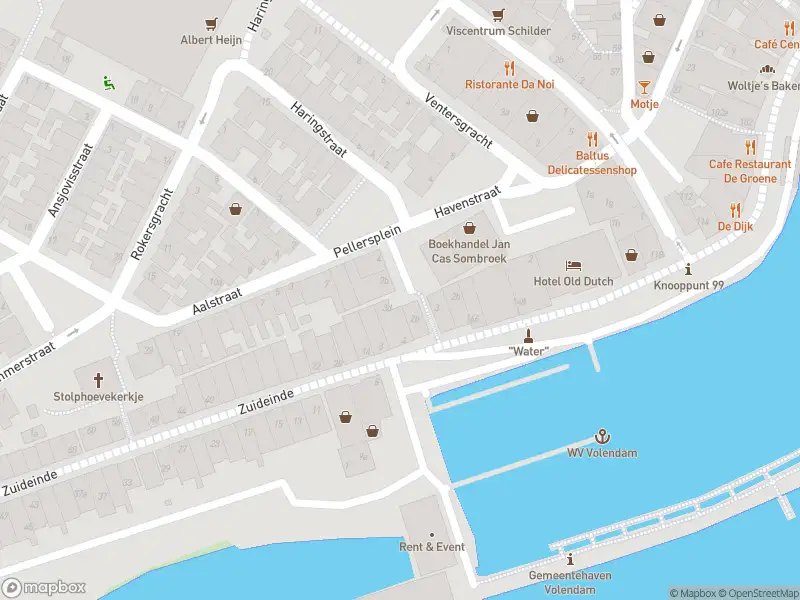 Ambulance met grote spoed naar de Pellersplein in Volendam