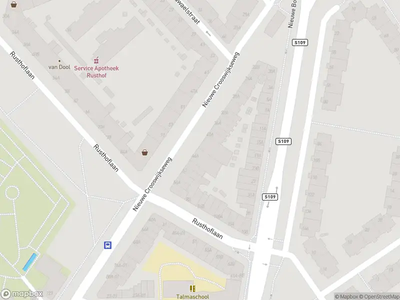 Ambulance met grote spoed naar de Nieuwe Crooswijkseweg in Rotterdam