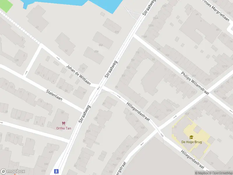 Ambulance met gepaste spoed naar de Straatweg in Rotterdam