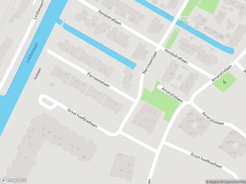 Ambulance met grote spoed naar de Parnassialaan in Bennebroek