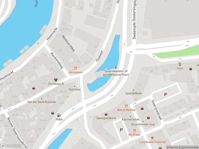 Ambulance met gepaste spoed naar de Amsterdamse Poort in Haarlem