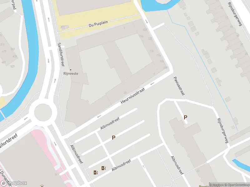 Ambulance met gepaste spoed naar de Heurniusstraat in Leiden