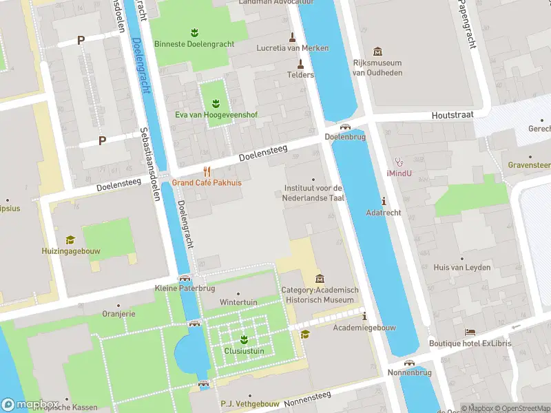 Ambulance met gepaste spoed naar de Kolfmakersteeg in Leiden