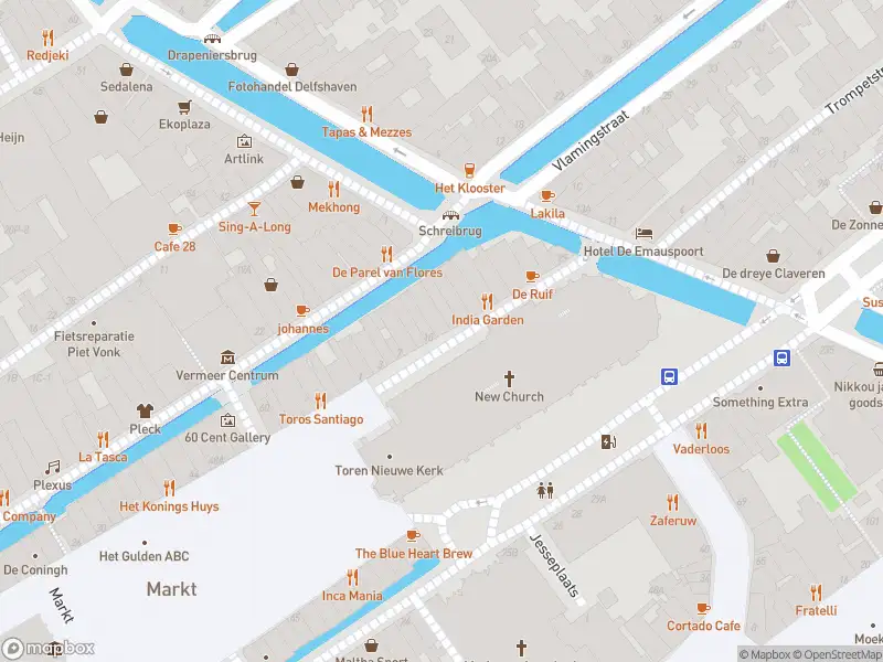 Ambulance met gepaste spoed naar de Kerkstraat in Delft