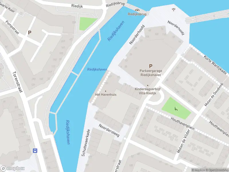 Ambulance met grote spoed naar de Schuttevaerkade in Dordrecht