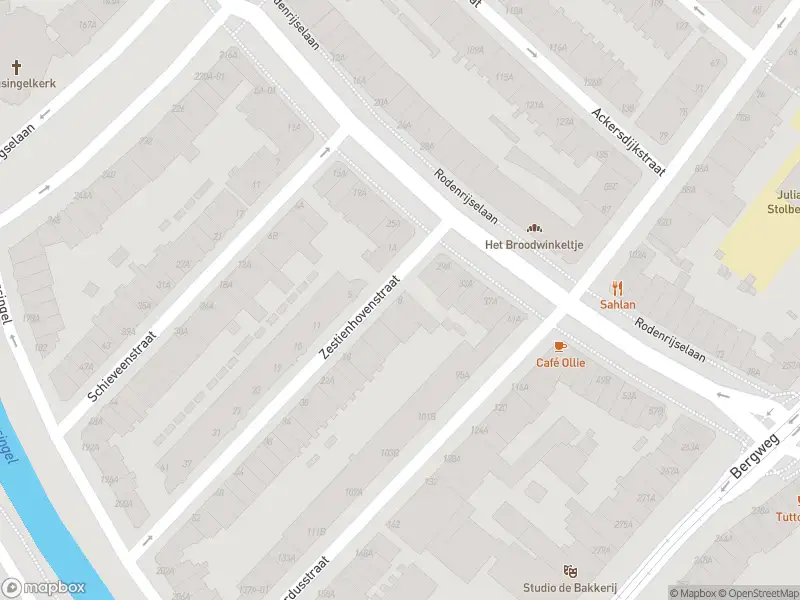 Ambulance met grote spoed naar de Zestienhovenstraat in Rotterdam