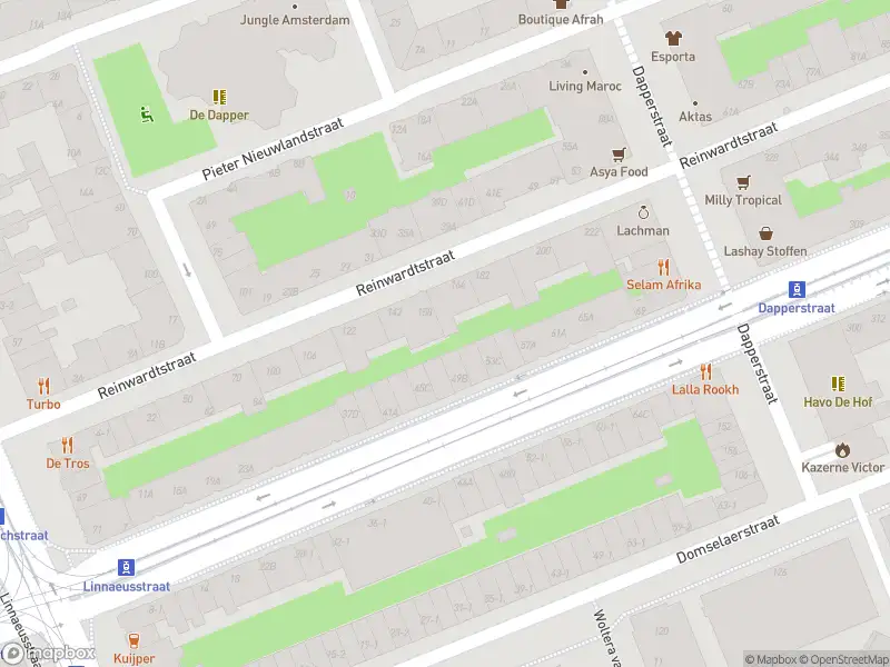 Ambulance met grote spoed naar de Tweede van Swindenstraat in Amsterdam