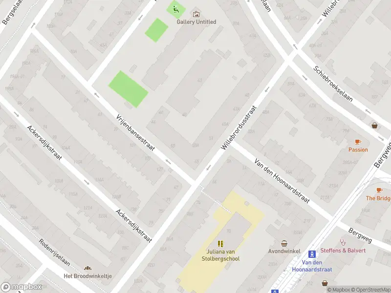 Ambulance met grote spoed naar de Willebrordusstraat in Rotterdam