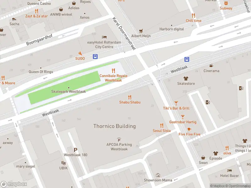 Ambulance met gepaste spoed naar de Westblaak in Rotterdam