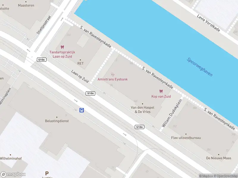 Ambulance met gepaste spoed naar de Laan op Zuid in Rotterdam