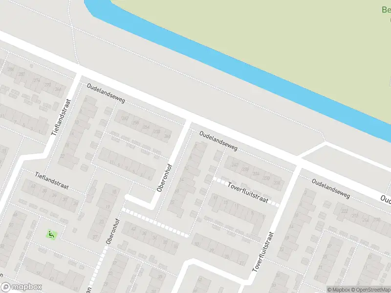 Ambulance met grote spoed naar de Oberonhof in Hoogvliet Rotterdam