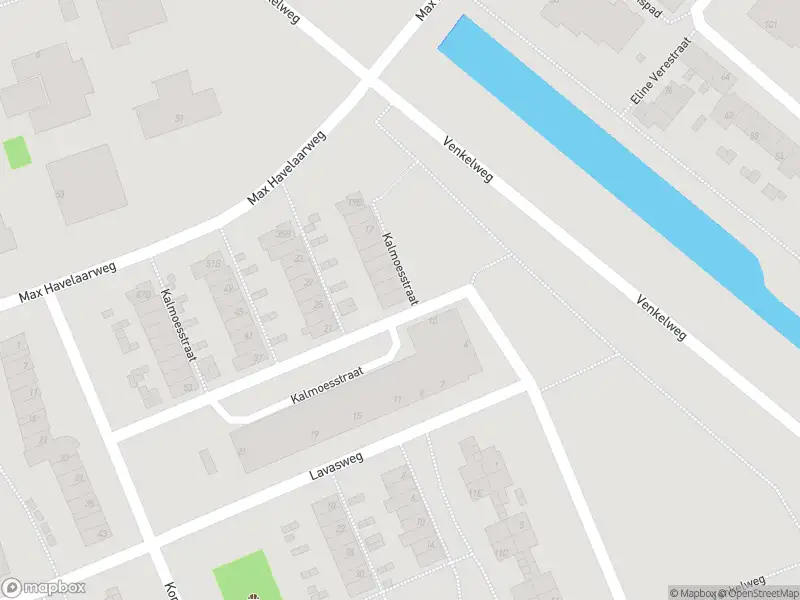 Ambulance met gepaste spoed naar de Kalmoesstraat in Hoogvliet Rotterdam