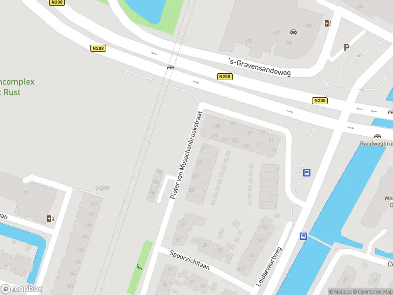 Brandweer met gepaste spoed naar de Pieter van Musschenbroekstraat in Haarlem