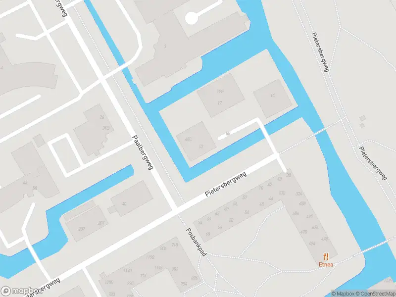 Ambulance met gepaste spoed naar de Pietersbergweg in Amsterdam