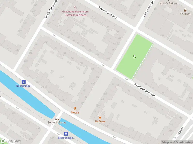 Ambulance met gepaste spoed naar de Rembrandtstraat in Rotterdam