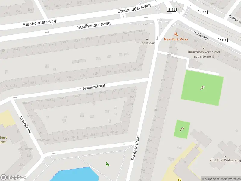 Ambulance met gepaste spoed naar de Nolensstraat in Rotterdam