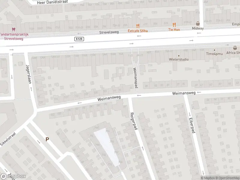 Ambulance met grote spoed naar de Weimansweg in Rotterdam