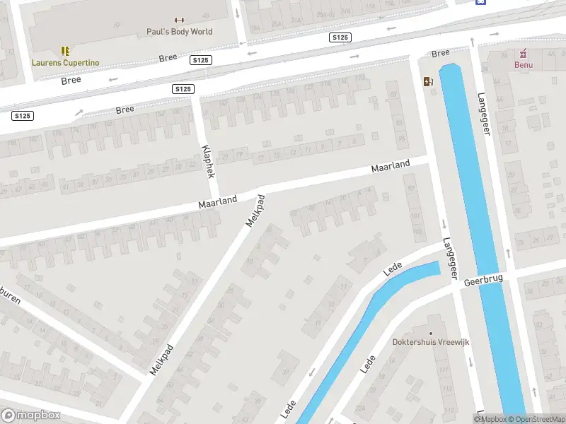 Ambulance met gepaste spoed naar de Maarland in Rotterdam