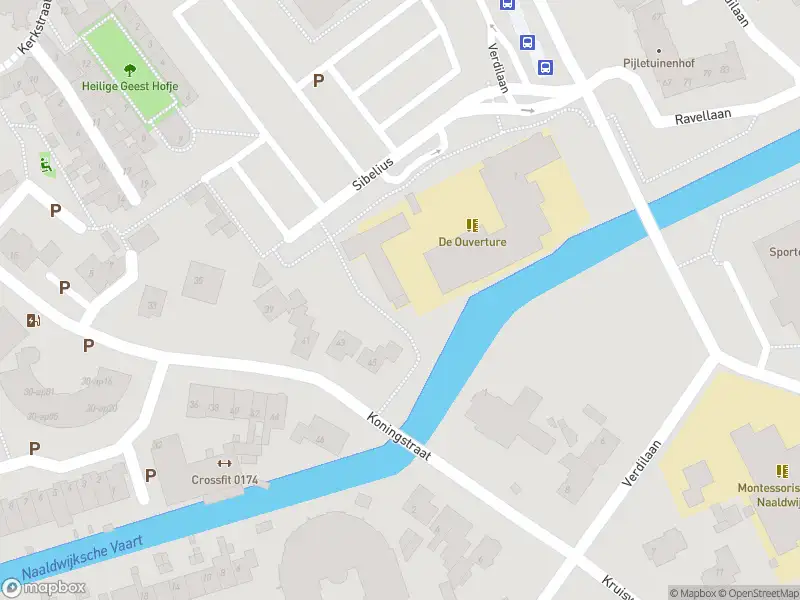 Ambulance met grote spoed naar de Grote Achterweg in Naaldwijk