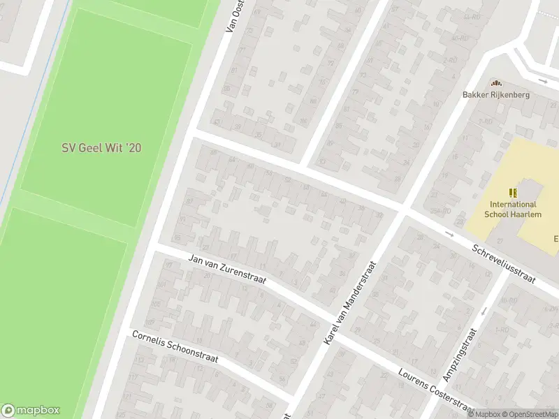 Ambulance met grote spoed naar de Van Oosten de Bruijnstraat in Haarlem