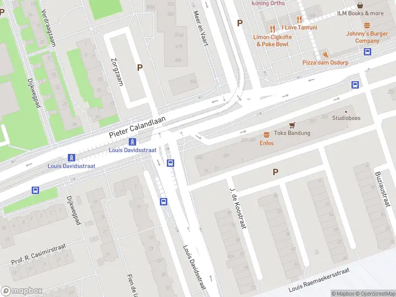 Ambulance met grote spoed naar de Louis Davidsstraat in Amsterdam