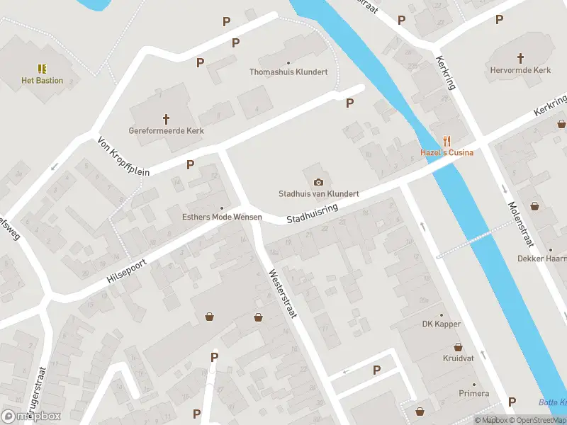 Ambulance, brandweer en politie met grote spoed naar de Prins Willemstraat in Klundert vanwege grote brand