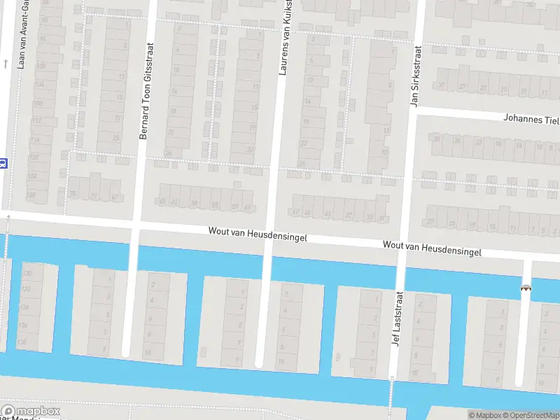 Ambulance met gepaste spoed naar de Wout van Heusdensingel in Rotterdam