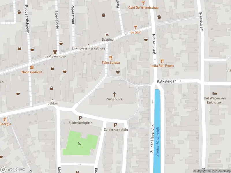 Ambulance met gepaste spoed naar de Zuiderkerksteeg in Enkhuizen