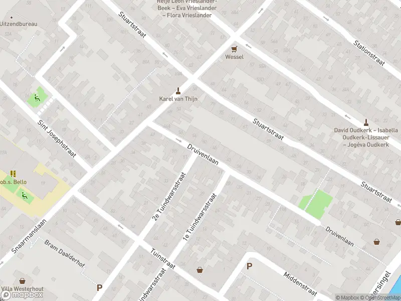 Ambulance met gepaste spoed naar de Snaarmanslaan in Alkmaar